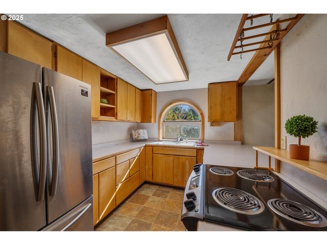 11605 HIGHWAY 101, Tillamook, OR 97141