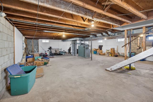 1943 S Huron Road, Kawkawlin, MI 48631