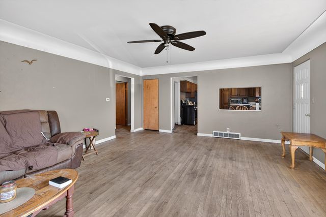 1943 S Huron Road, Kawkawlin, MI 48631