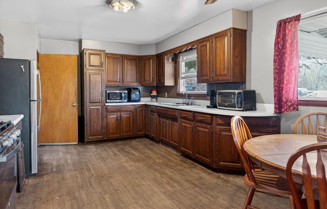 1943 S Huron Road, Kawkawlin, MI 48631