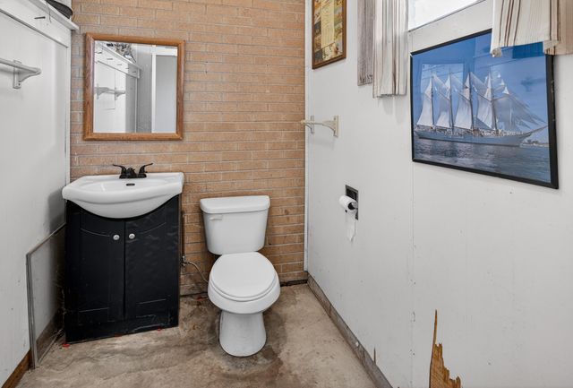 1943 S Huron Road, Kawkawlin, MI 48631