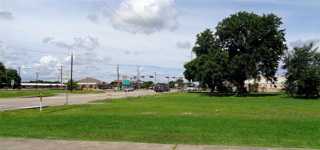 2418 25th Avenue N, Texas City, TX 77590