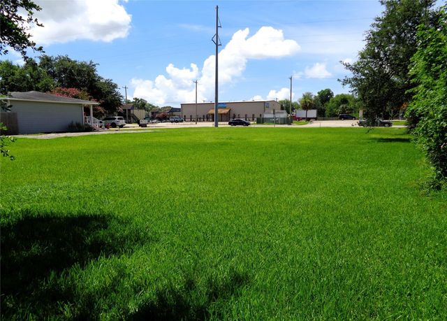 2418 25th Avenue N, Texas City, TX 77590