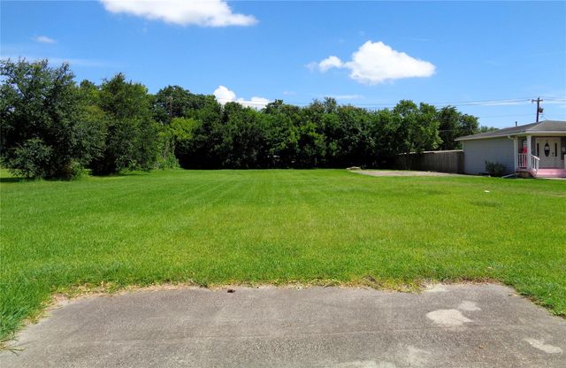 2418 25th Avenue N, Texas City, TX 77590
