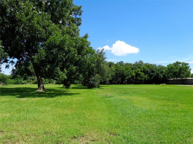 2418 25th Avenue N, Texas City, TX 77590