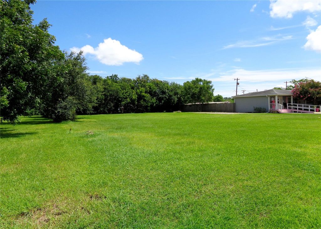 2418 25th Avenue N, Texas City, TX 77590