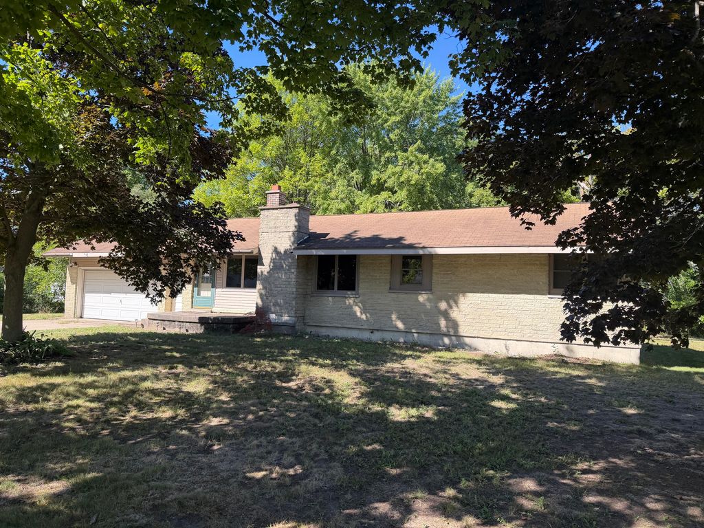 4879 Grand Street, Norton Shores, MI 49441