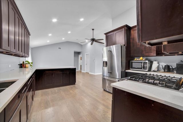 5549 W 102nd Street, Oak Lawn, IL 60453