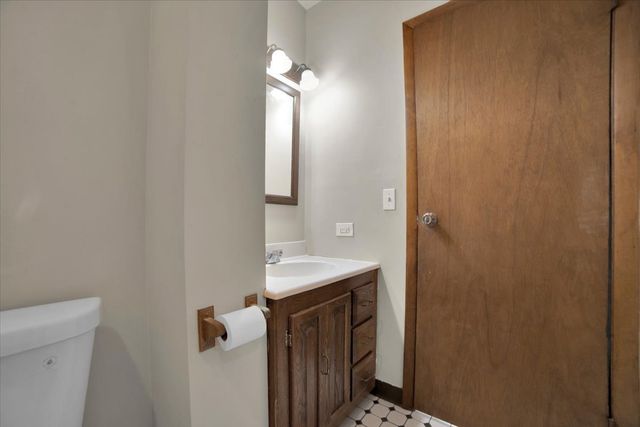 5549 W 102nd Street, Oak Lawn, IL 60453