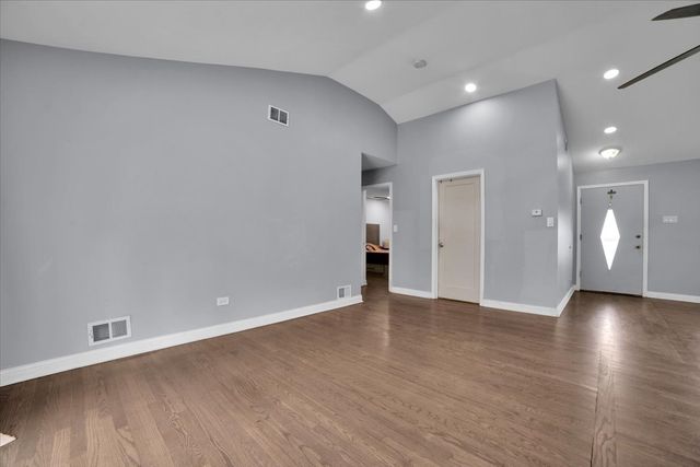 5549 W 102nd Street, Oak Lawn, IL 60453