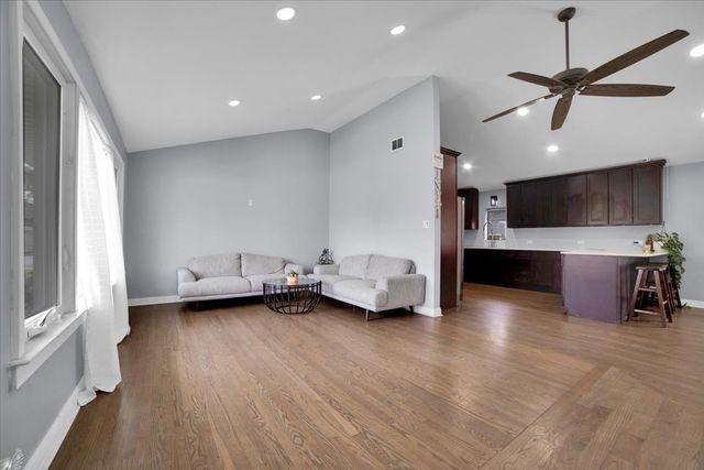 5549 W 102nd Street, Oak Lawn, IL 60453