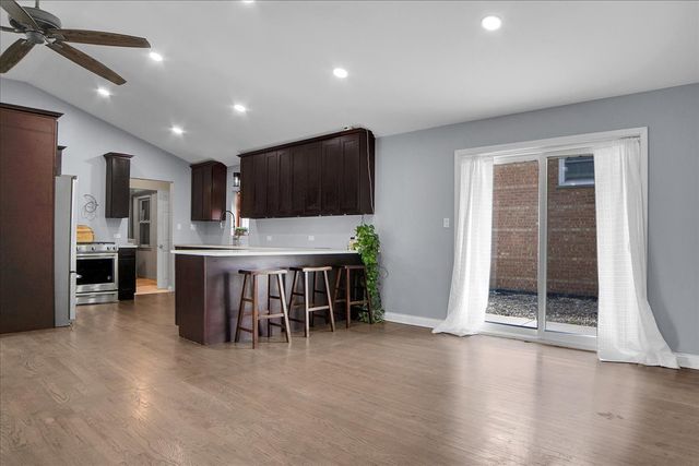 5549 W 102nd Street, Oak Lawn, IL 60453