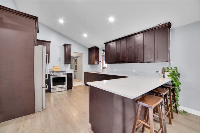 5549 W 102nd Street, Oak Lawn, IL 60453