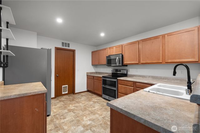 2011 Pleasure Drive SE, Tumwater, WA 98501