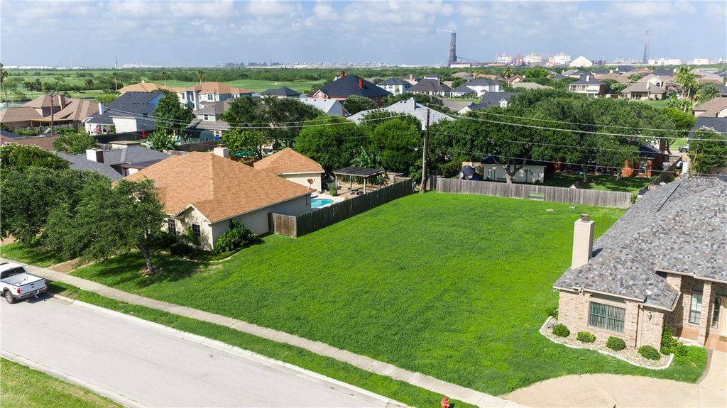 625 Broadway Blvd, Portland, TX 78374 — exterior