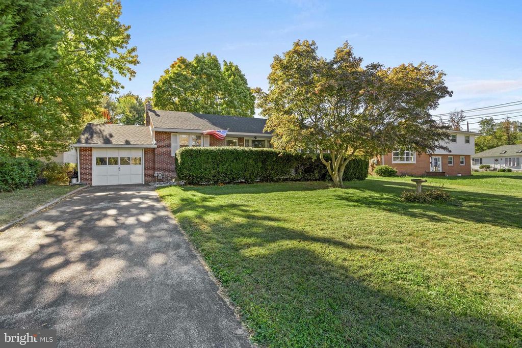 2502 GRAND AVE, Holmes, PA 19043