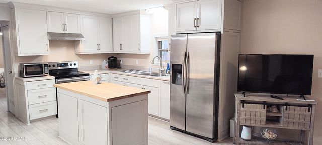 11 Sea Breeze Way, Beaufort, SC 29907