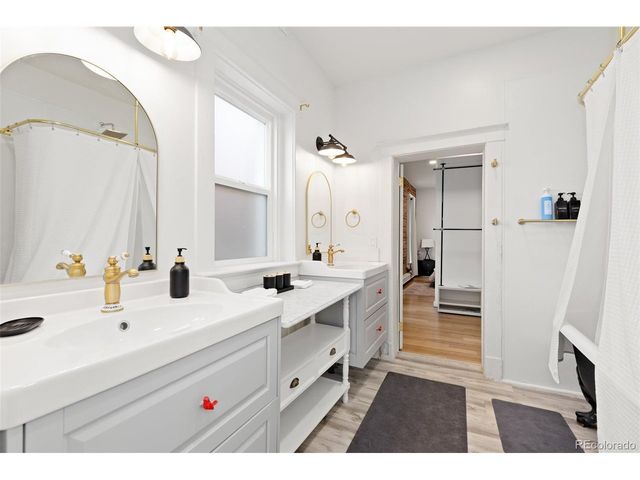 2921 Curtis St, Denver, CO 80205