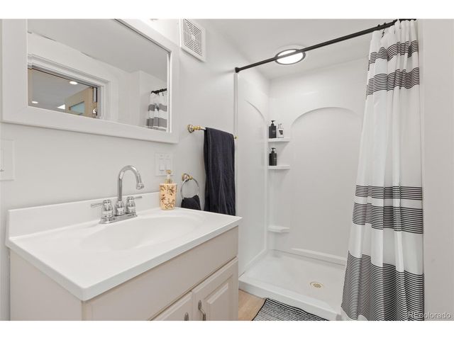 2921 Curtis St, Denver, CO 80205