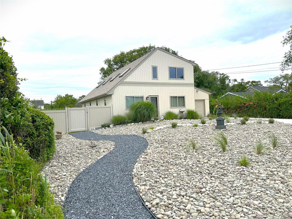 304 S Dunton Avenue, East Patchogue, NY 11772