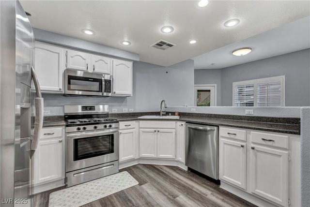 10245 South Maryland Parkway 106, Las Vegas, NV 89183