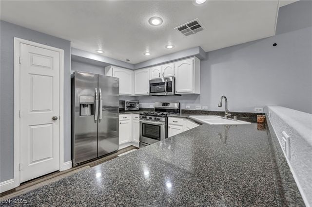 10245 South Maryland Parkway 106, Las Vegas, NV 89183