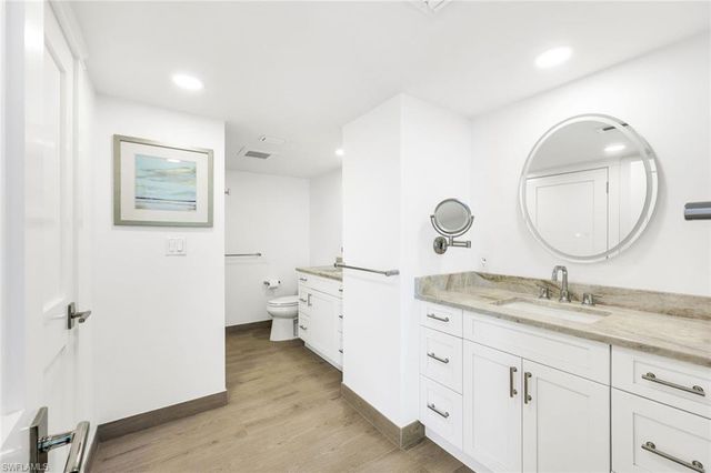 4041 Gulf Shore BLVD SW # 902, Naples, FL 34103