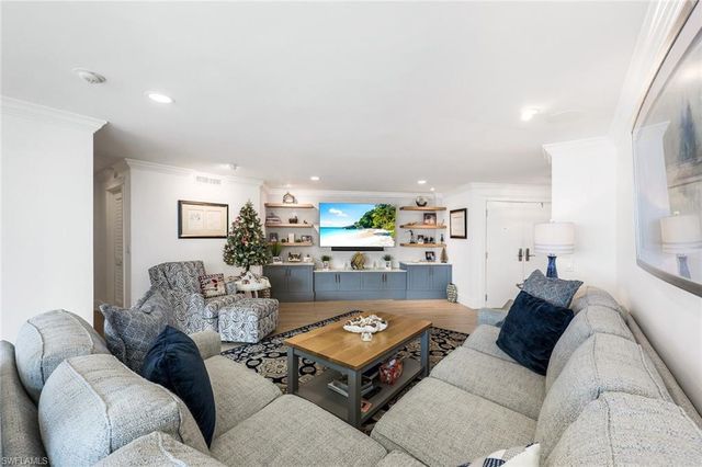 4041 Gulf Shore BLVD SW # 902, Naples, FL 34103