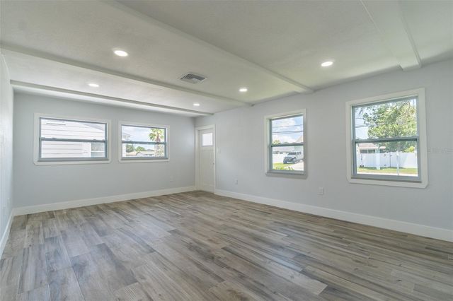 116 85TH AVENUE N, St Petersburg, FL 33702