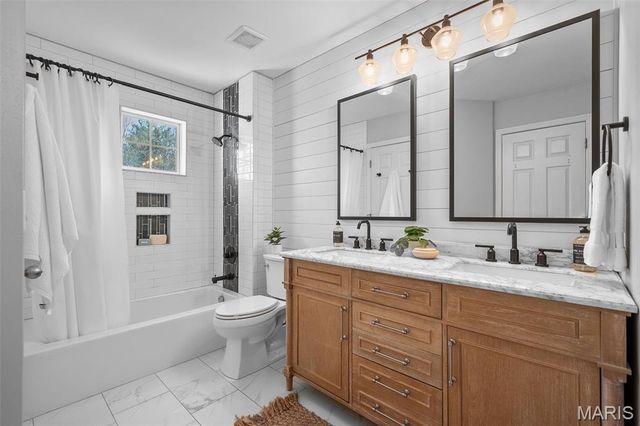 15927 Forest Valley Drive, Ballwin, MO 63021