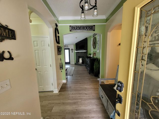 906 COUNTY ROAD 217, Jacksonville, FL 32234