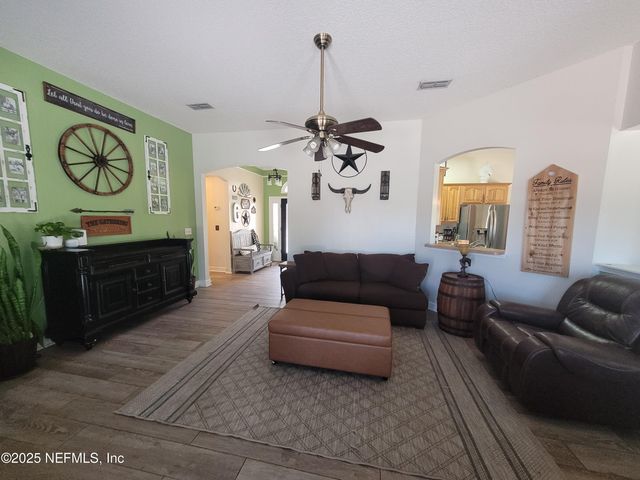 906 COUNTY ROAD 217, Jacksonville, FL 32234