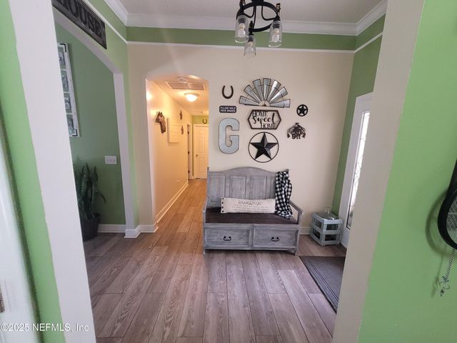 906 COUNTY ROAD 217, Jacksonville, FL 32234