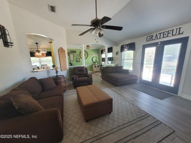 906 COUNTY ROAD 217, Jacksonville, FL 32234