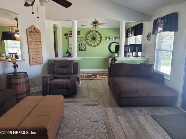 906 COUNTY ROAD 217, Jacksonville, FL 32234