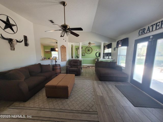 906 COUNTY ROAD 217, Jacksonville, FL 32234