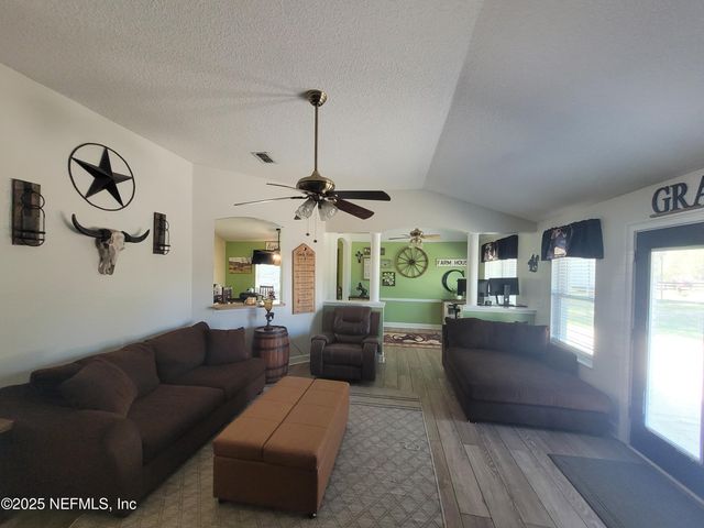 906 COUNTY ROAD 217, Jacksonville, FL 32234