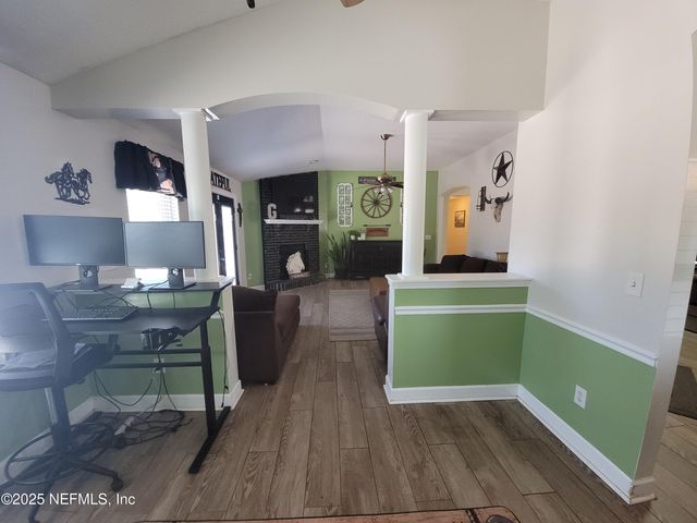 906 COUNTY ROAD 217, Jacksonville, FL 32234