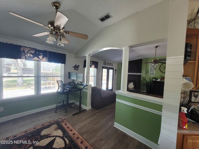 906 COUNTY ROAD 217, Jacksonville, FL 32234