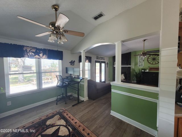 906 COUNTY ROAD 217, Jacksonville, FL 32234