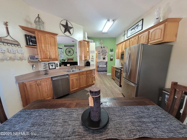 906 COUNTY ROAD 217, Jacksonville, FL 32234