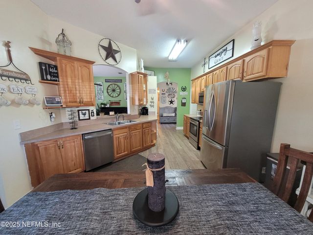 906 COUNTY ROAD 217, Jacksonville, FL 32234