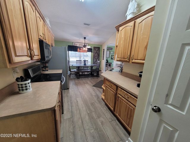 906 COUNTY ROAD 217, Jacksonville, FL 32234