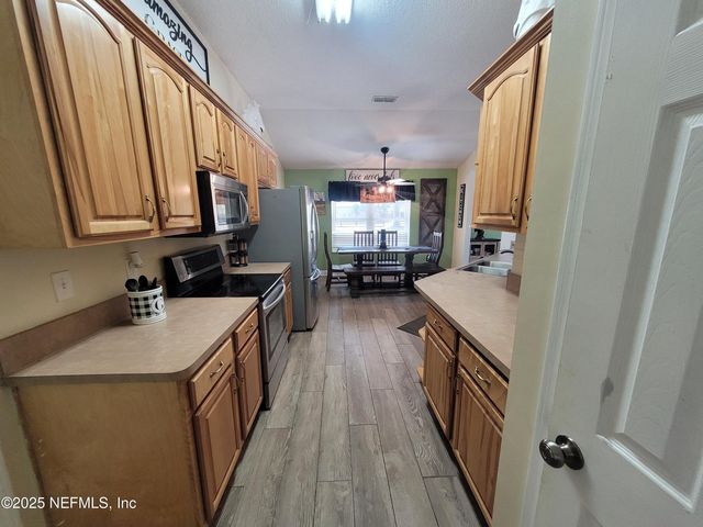 906 COUNTY ROAD 217, Jacksonville, FL 32234