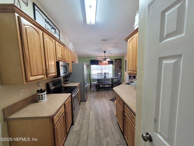 906 COUNTY ROAD 217, Jacksonville, FL 32234