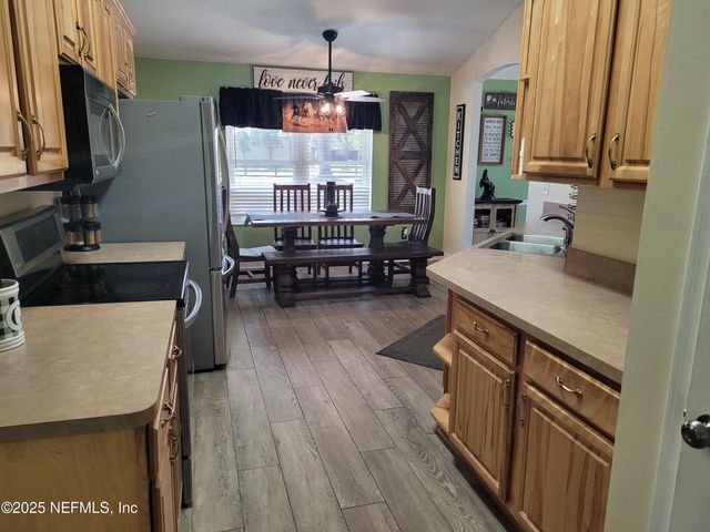 906 COUNTY ROAD 217, Jacksonville, FL 32234