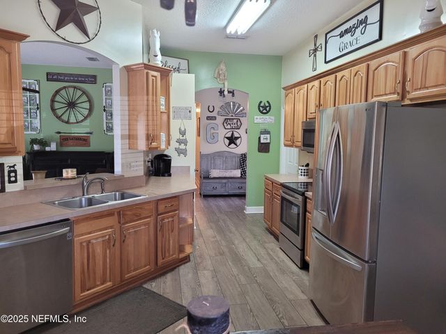 906 COUNTY ROAD 217, Jacksonville, FL 32234