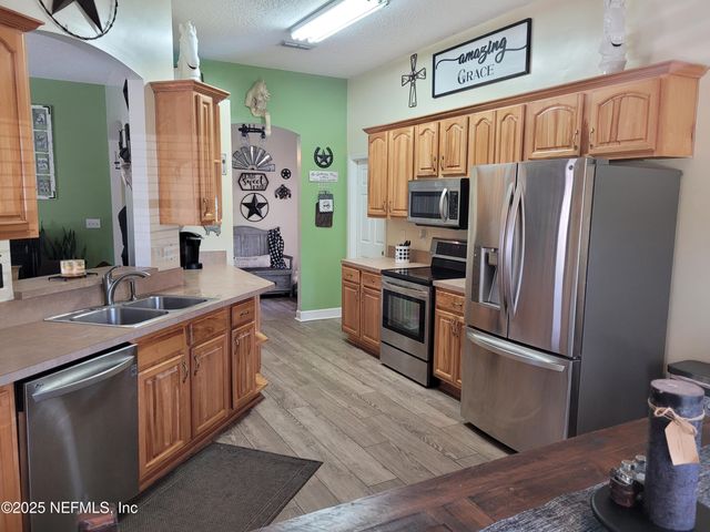 906 COUNTY ROAD 217, Jacksonville, FL 32234