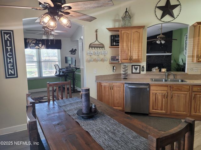 906 COUNTY ROAD 217, Jacksonville, FL 32234