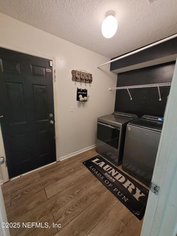 906 COUNTY ROAD 217, Jacksonville, FL 32234